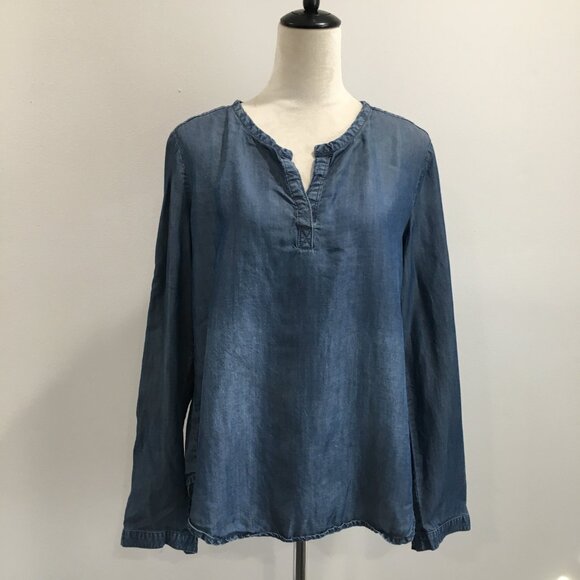 CLOTH & STONE Anthropologie Blue Cut V Neck Rounded Hem Chambray Shirt - Picture 4 of 8